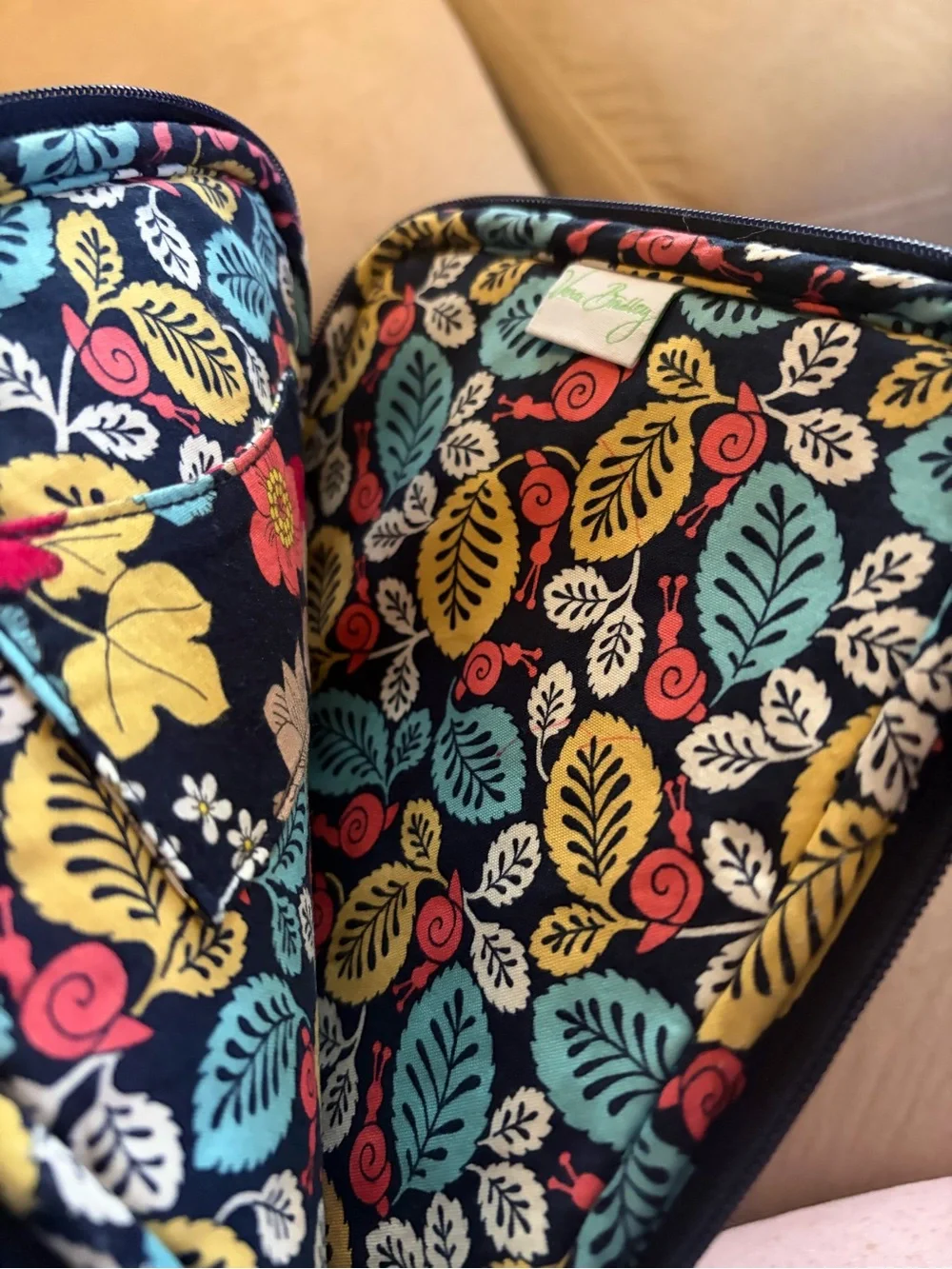 Vera Bradley Happy Snails Quilted E-Reader Sleeve Like New!